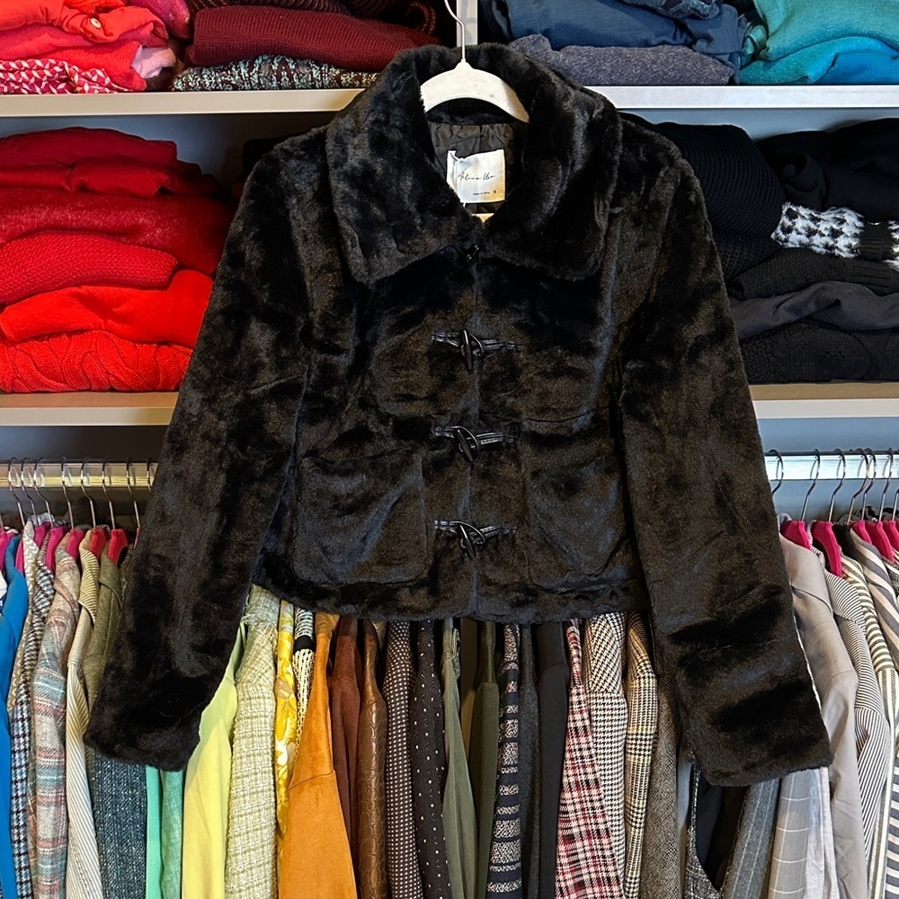 Active USA black faux fur toggle closure 2 pocket cropped jacket size S NWT